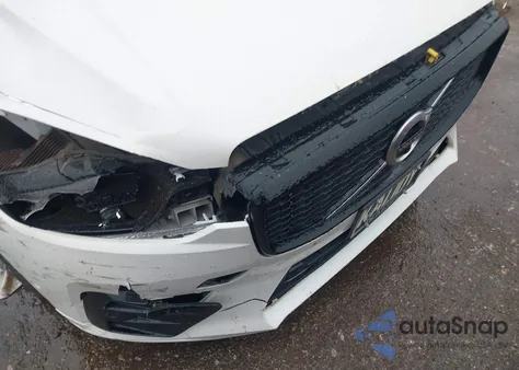 2021 Volvo Xc60 T6 R-Design z USA, uszkodzony, nr VIN YV4A22RM0M1740080